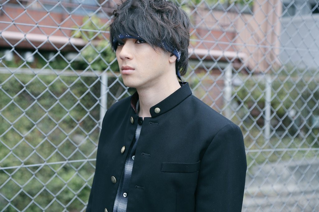 乾 健司 Twitterissa High Lowthemovieを見ての感想 映画なんて何年ぶりだろう 1 800円はさすがに高い ただドラマを見ていたので映画に対する期待が高る ドラマでは鬼邪高校の番長 村山良樹が気になる というか山田裕貴の演技に惹かれている