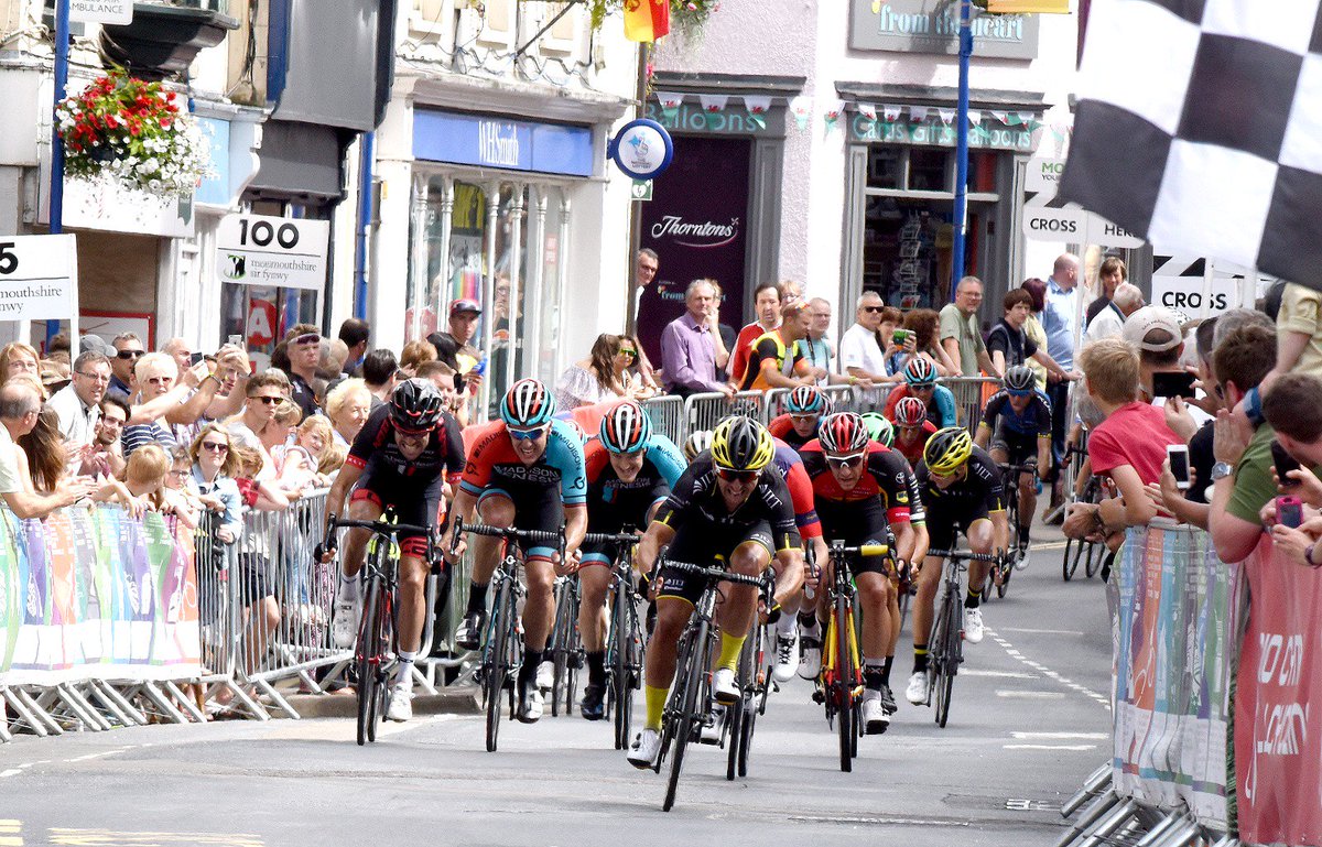 VeloUK's tweet photo. #GPWales Sprint for 4th place won by @RussDowning from @SamLowe_94 and @KneiskyMorgan of @TeamRaleighGAC #faces https://t.co/d4VIewsji7