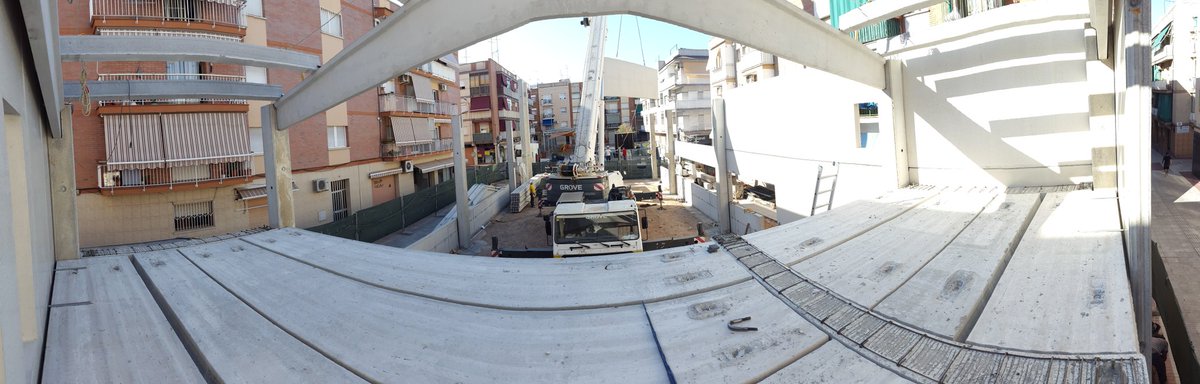 Así se empieza bien el lunes !! 
Obra: Nueva Parroquia Verge del Carme, Sant Joan Despí
#prefabricatspujol #lunes