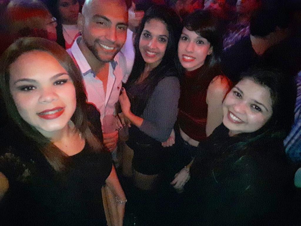 10Devoraa's tweet image. #chill #one #night #more  #friends