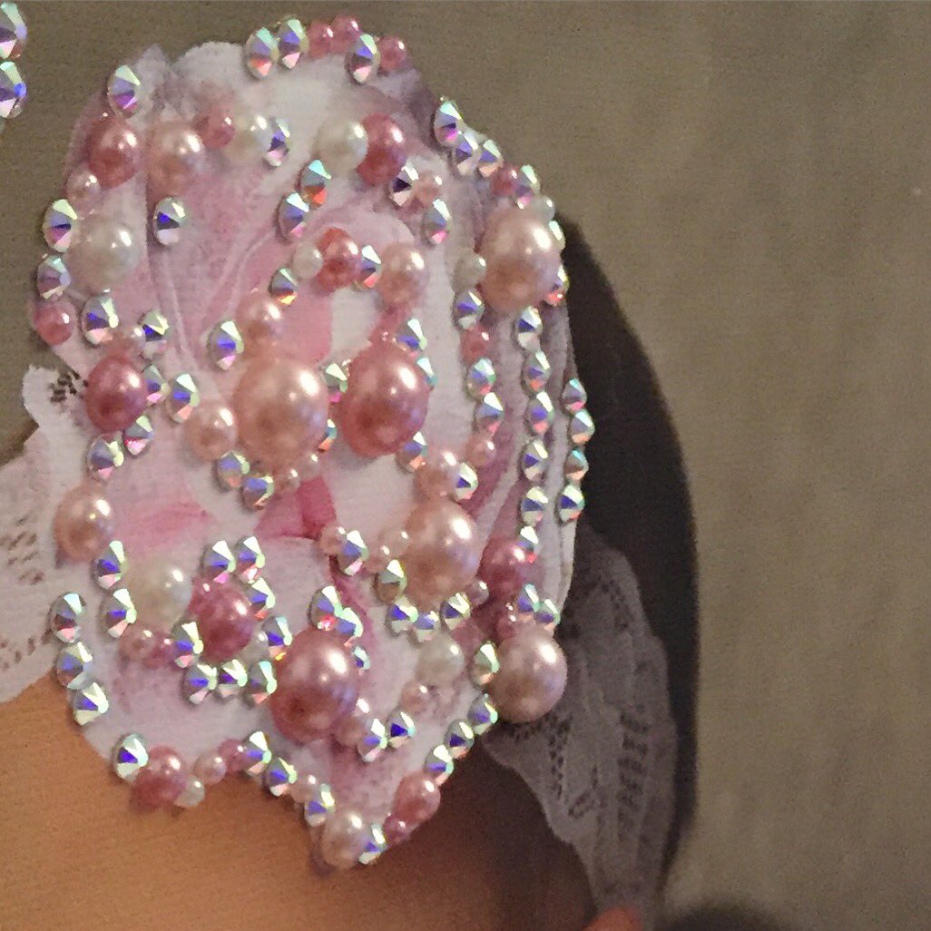 FairytaleCanvas's tweet photo. 💎💎💎💎 #crystalcanvas #swarovski #babygirl #bestfriends https://t.co/PxiTwIHnSk