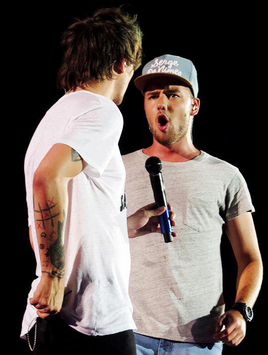 worldsworst1dua's tweet photo. .@Real_Liam_Payne, strangle me with your 💪.

@onedirection
#OnThisDayIn1DHistory
#OTRAVancouver
#OTRAMemories
8/33 https://t.co/FqkxR5jjnY