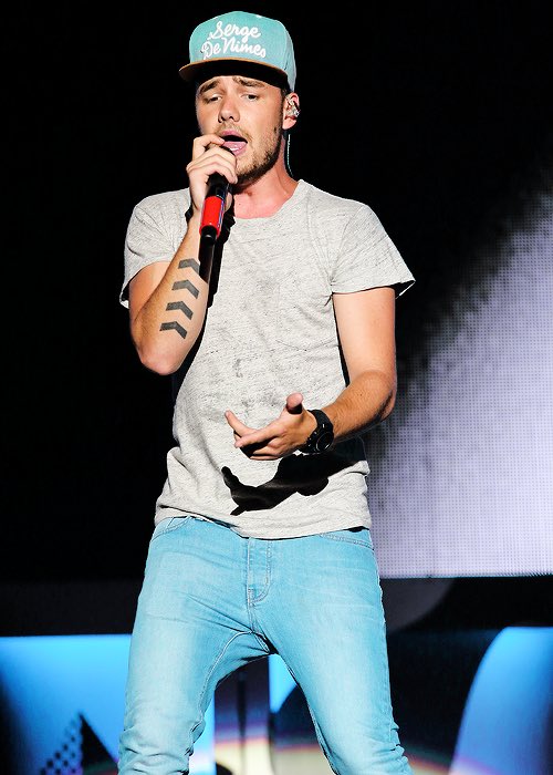 worldsworst1dua's tweet photo. .@Real_Liam_Payne, strangle me with your 💪.

@onedirection
#OnThisDayIn1DHistory
#OTRAVancouver
#OTRAMemories
8/33 https://t.co/FqkxR5jjnY