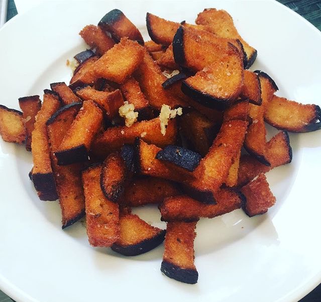 PlantKitchen's tweet photo. #Lithuanian version of #fries when #drinking. It's #fried #breadsticks with #garlic and #salt. #snack #vegan #food https://t.co/S3Zz5nN6kp