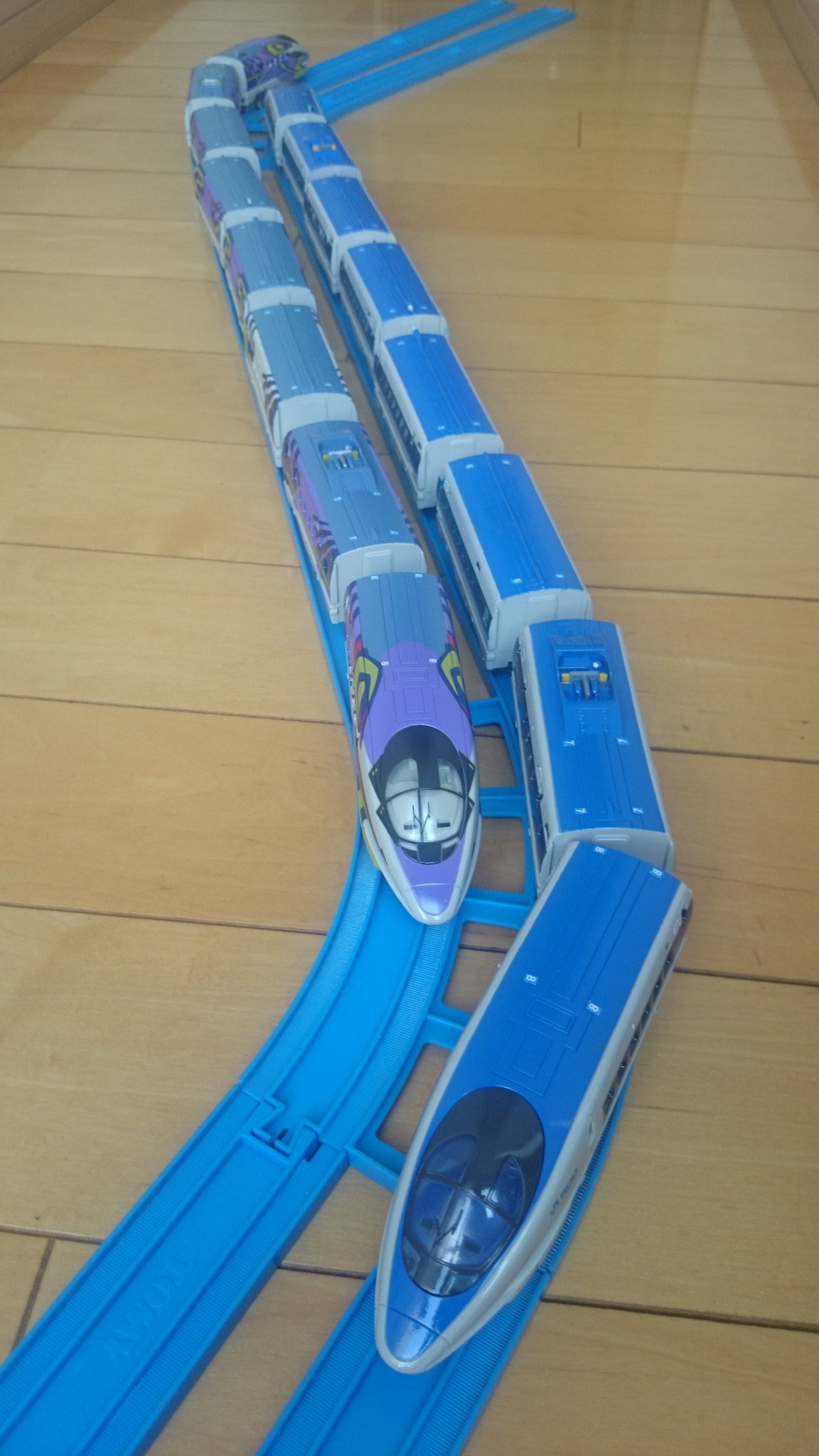 サロハユニセフ 新幹線 エヴァンゲリオンプロジェクト プラレール 500 Type Eva フル編成で完成 デカールでもいいけど 技術とプリンター的に無理なので全部塗装で仕上げました フル編成の500系はこれでw編成1本 V編成2本になりました サロハユニセフ 新幹線 エヴァンゲリオンプロジェクト プラレール 500 Type Eva フル編成で完成 デカールでもいいけど 技術とプリンター的に無理なので全部塗装で仕上げました フル編成の500系はこれでw編成1本 V編成2本になりました