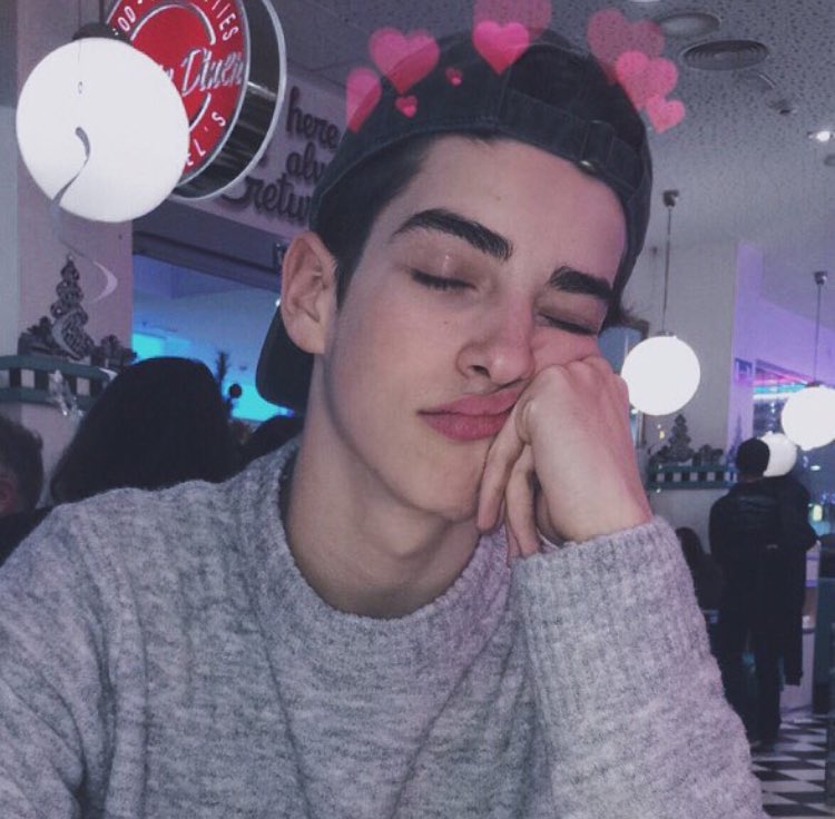 ctrlatlas's tweet photo. anyway while you lot stay bein gross we're over at his fave 24 hour diner bc he woke up from a nap wanting it , https://t.co/xmb7MTyo4Z