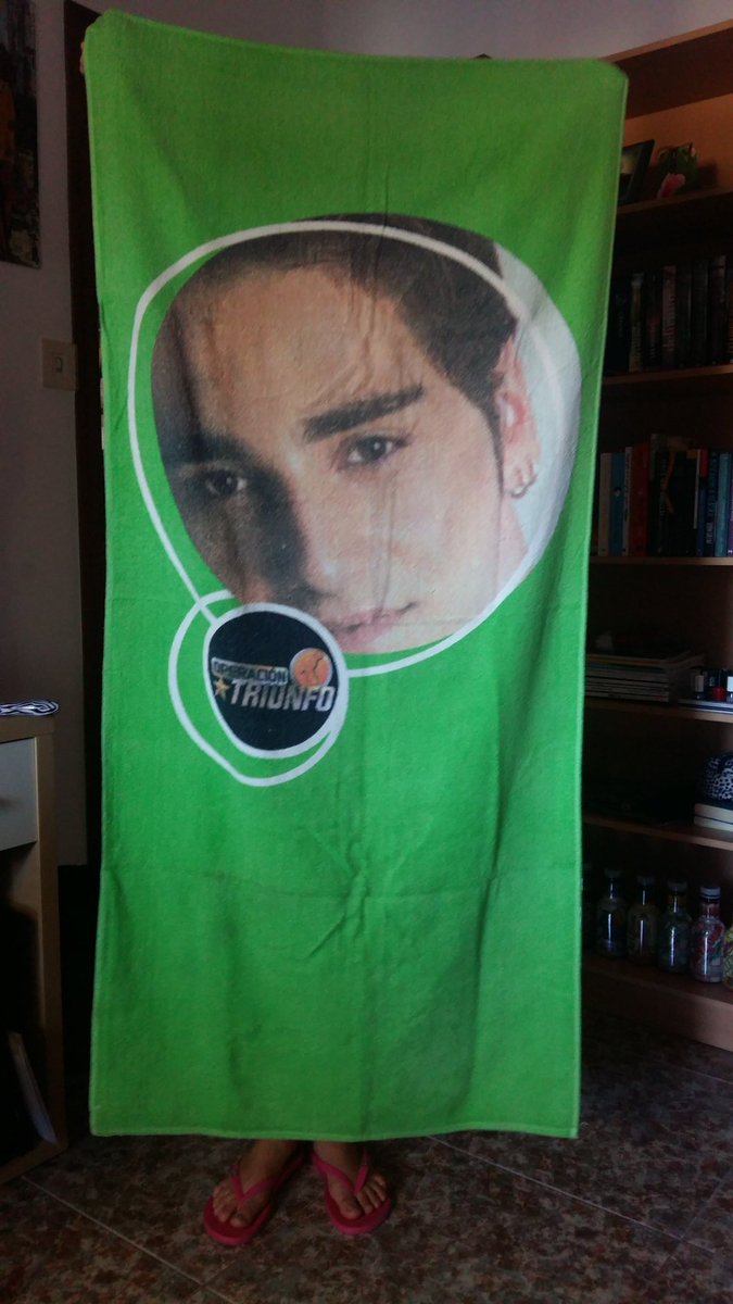 rociosatellite_'s tweet photo. Mi hermana me pregunta que si tengo toalla para la playa. #BustaFan https://t.co/OFBlge0Ada