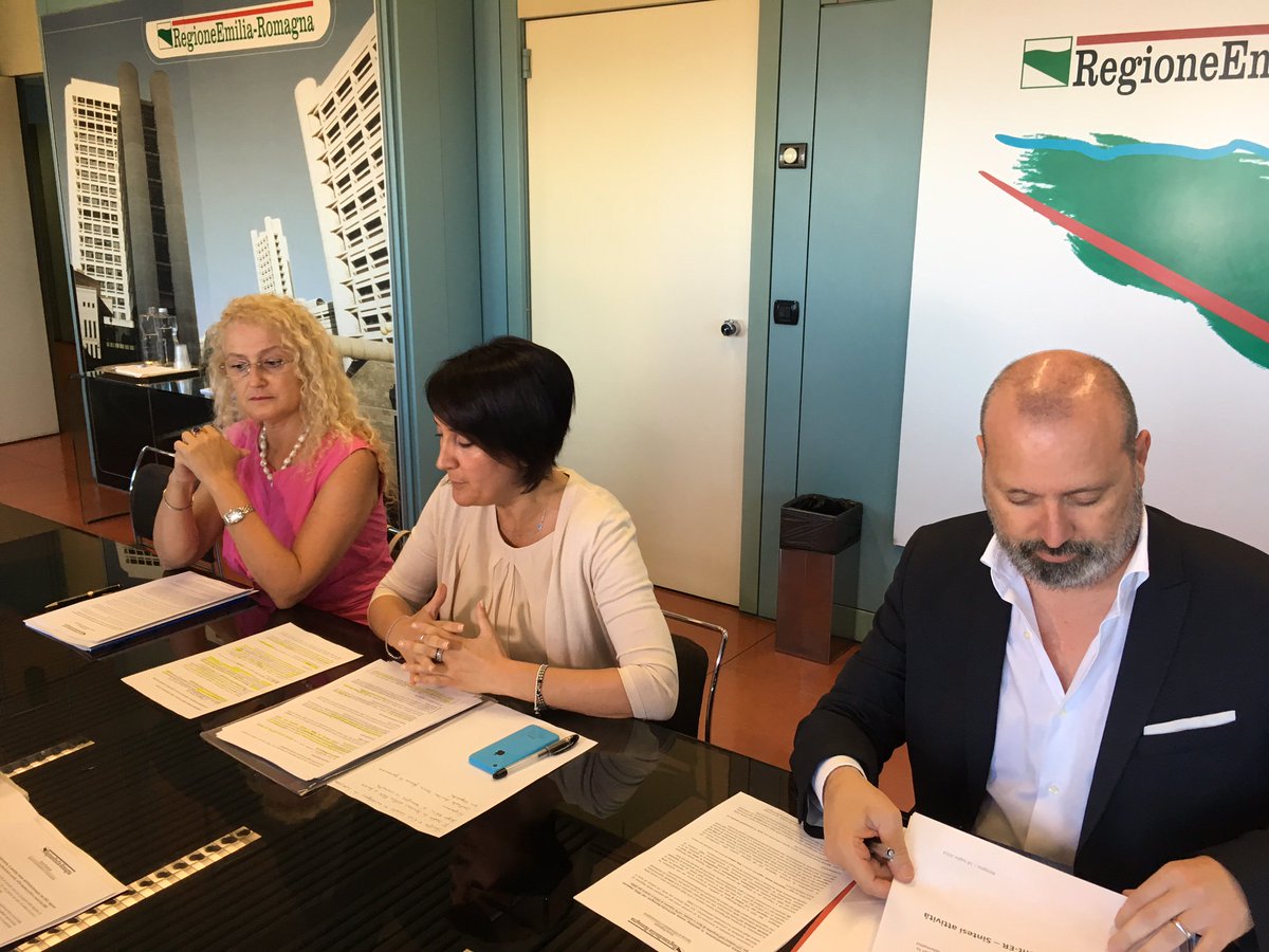 RegioneER's tweet photo. Terminata la conferenza stampa su dati 2015 #Intercenter #mercatoelettronico @sbonaccini @EmmaPetitti https://t.co/DoQAf3VOM3