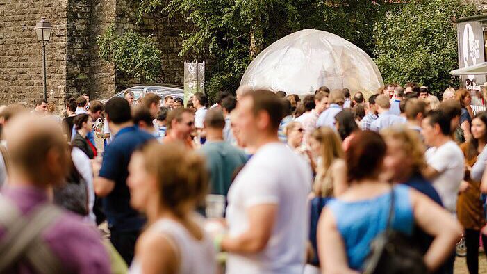 AmazonNewsEU's tweet photo. 1,400 Amazonians &amp; family at our recent summer party at #Luxembourg HQ. Watch Feb. event https://t.co/3I5fTUIWnD https://t.co/vZREznmgdX