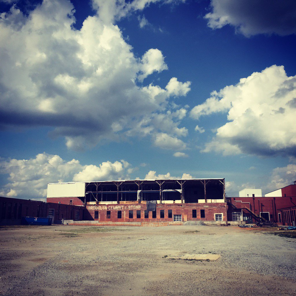 Wrapped @ShotsFiredFOX Ep Critical story for critical times. Amazing prods <a href="/GPBmadeit/">Gina Prince-Bythewood</a> Reggie Bythewood cast &amp; crew