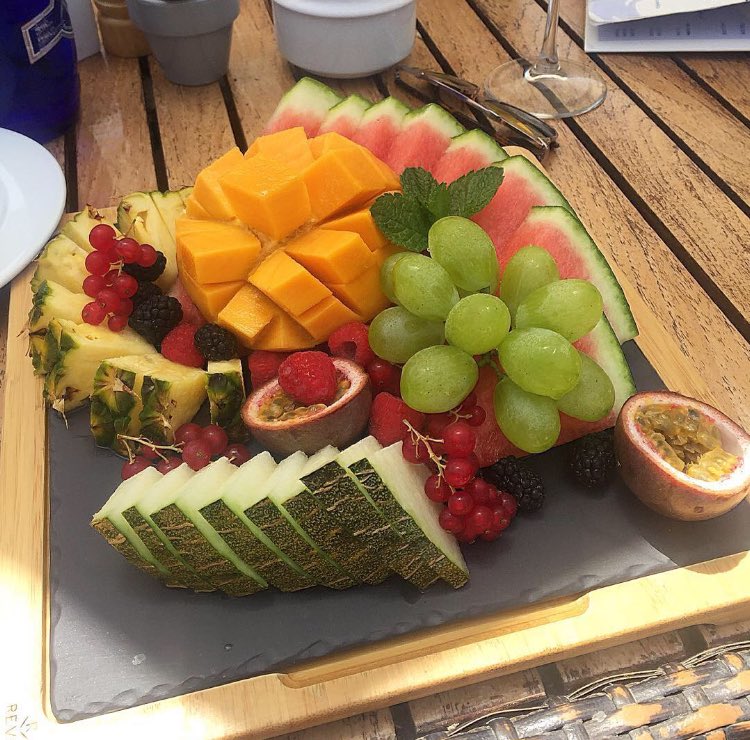 ohsosocialmarbs's tweet photo. RT LaSalaByTheSea "A healthy start to your week..🌴🍴🍌🍉 #lasalabythesea #marbella #marbs #puertobanus #spain #beachc… https://t.co/RYCKmzuMea"