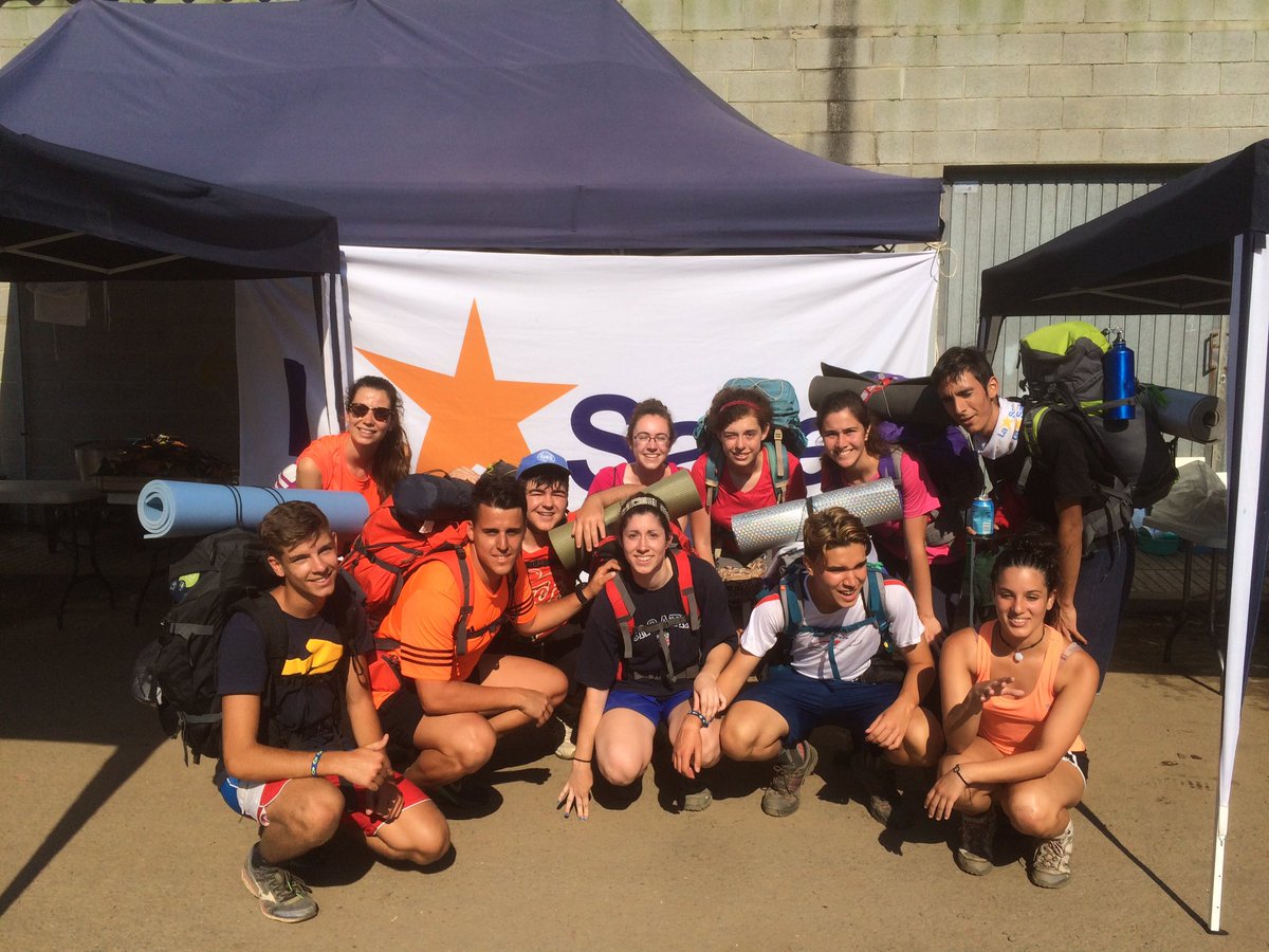 gruposlasalle's tweet photo. Llega el grupo 2 de #caminosallemadrid16 gran trabajo https://t.co/XPaDPN8U4D