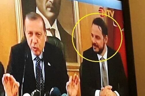 Faruk39turk's tweet photo. Erdogan bir film cevirdi halkida meydanlara cagirip reyting arttirma pesinde.Olay kisaca budur... ERDOGANsFakeCoup https://t.co/iKyVgKuckb