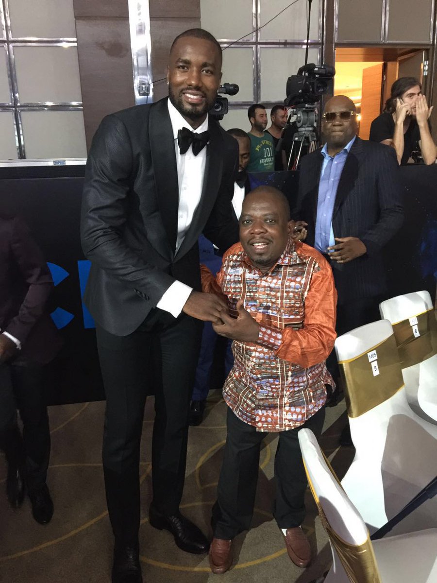 martinmimb's tweet photo. Serge Ibaka...NBA. Suis-je court ou c'est lui qui est longo longo ? Ahahahahahahaha Bon début de semaine les amis. https://t.co/OMubZOII2c