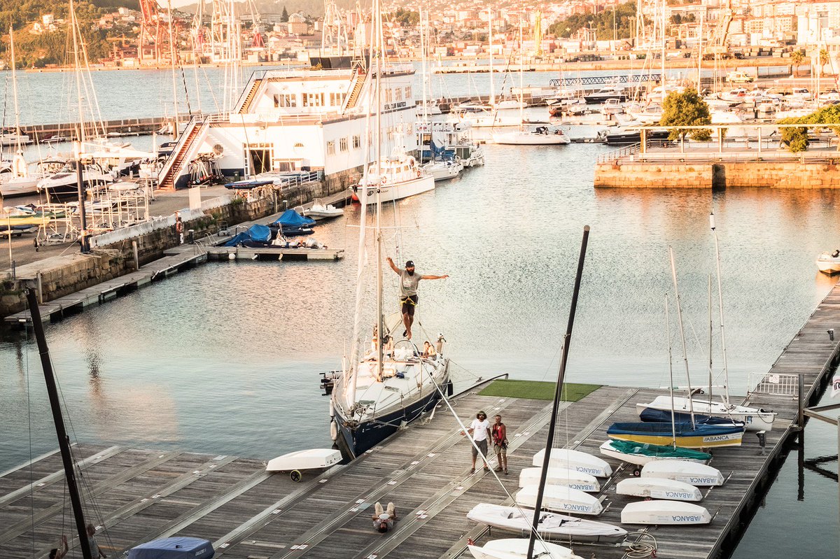 Espectacular exhibición de equilibrio #highline <a href="/SlackindSPAIN/">Slackline Industries</a> #VSS2016