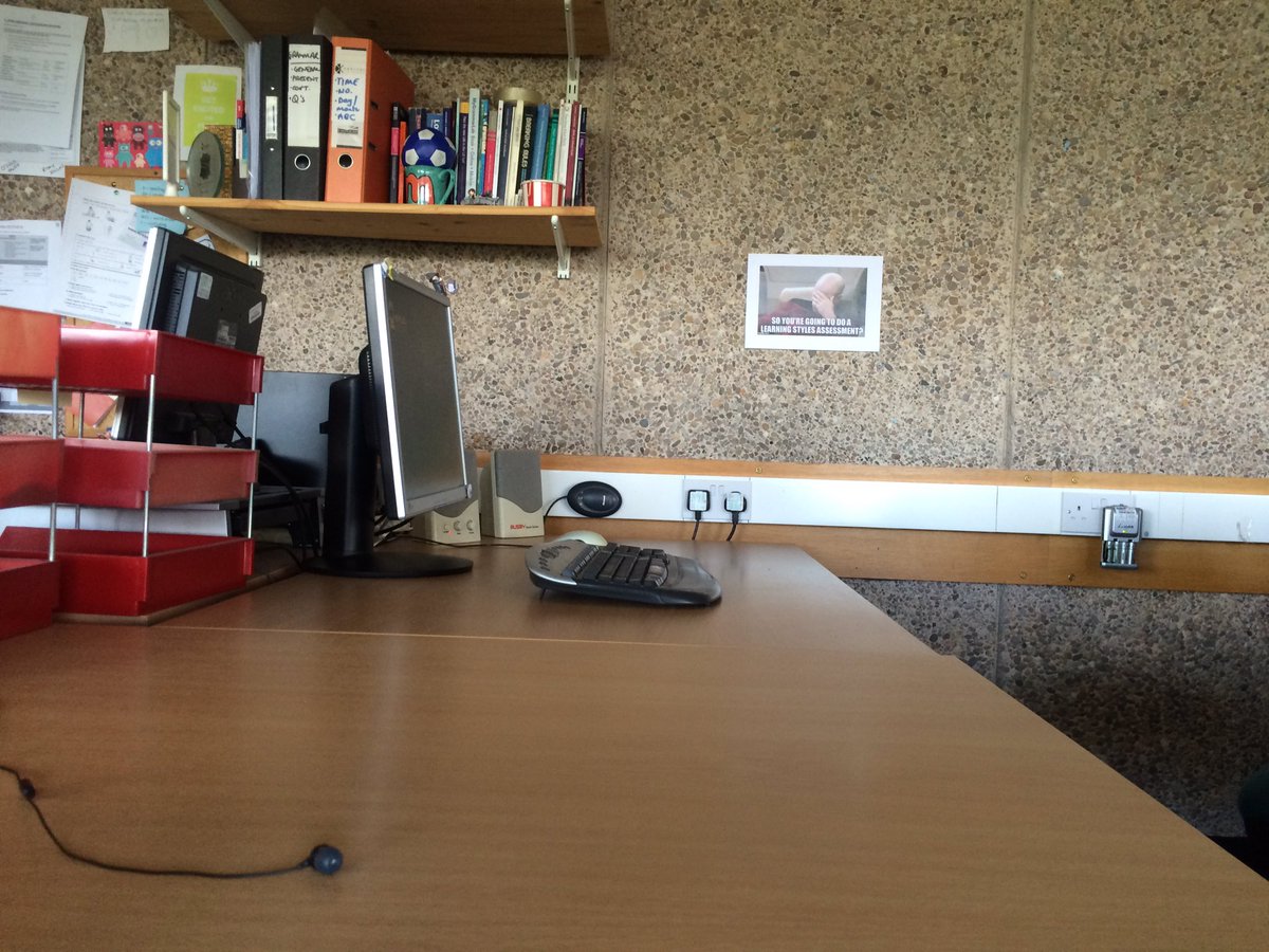 samshep's tweet photo. Clear desk number 1. Next one will be on Thursday. #multisiteworking https://t.co/OtJnJYkZTY