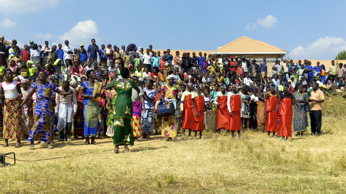 Tkanobana's tweet image. #Landweek2016 awareness campaign in @NYAMAGABE,today @Lands_Rwanda Team is in #Kibilizi Sector