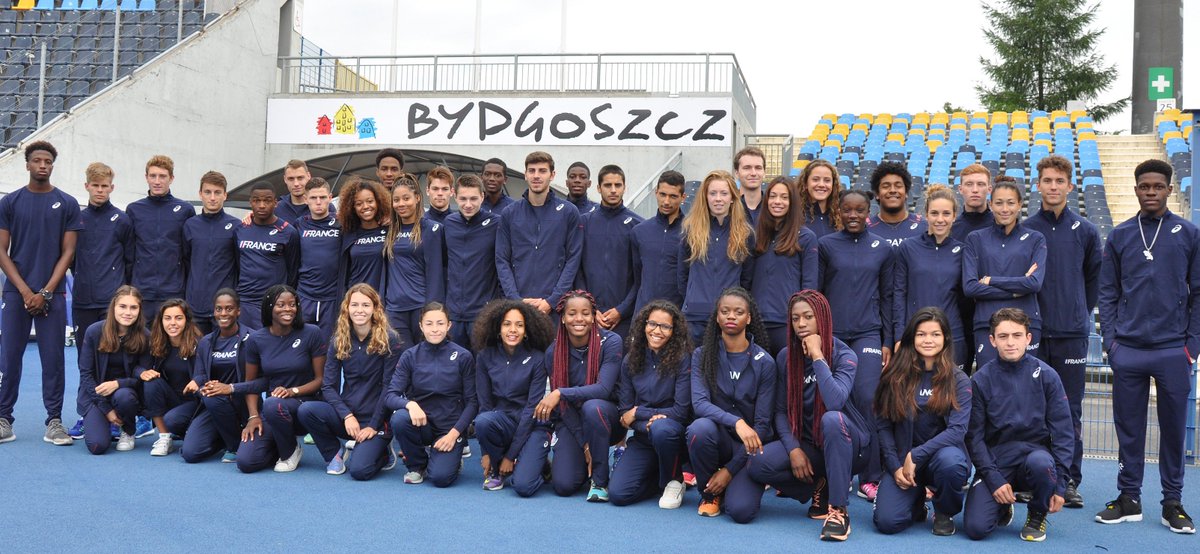 FFAthletisme's tweet photo. L'équipe de France est prête pour les Mondiaux juniors, qui débutent demain à #Bydgoszcz2016 ! Allez les Bleus ! https://t.co/feMRFo9bP0