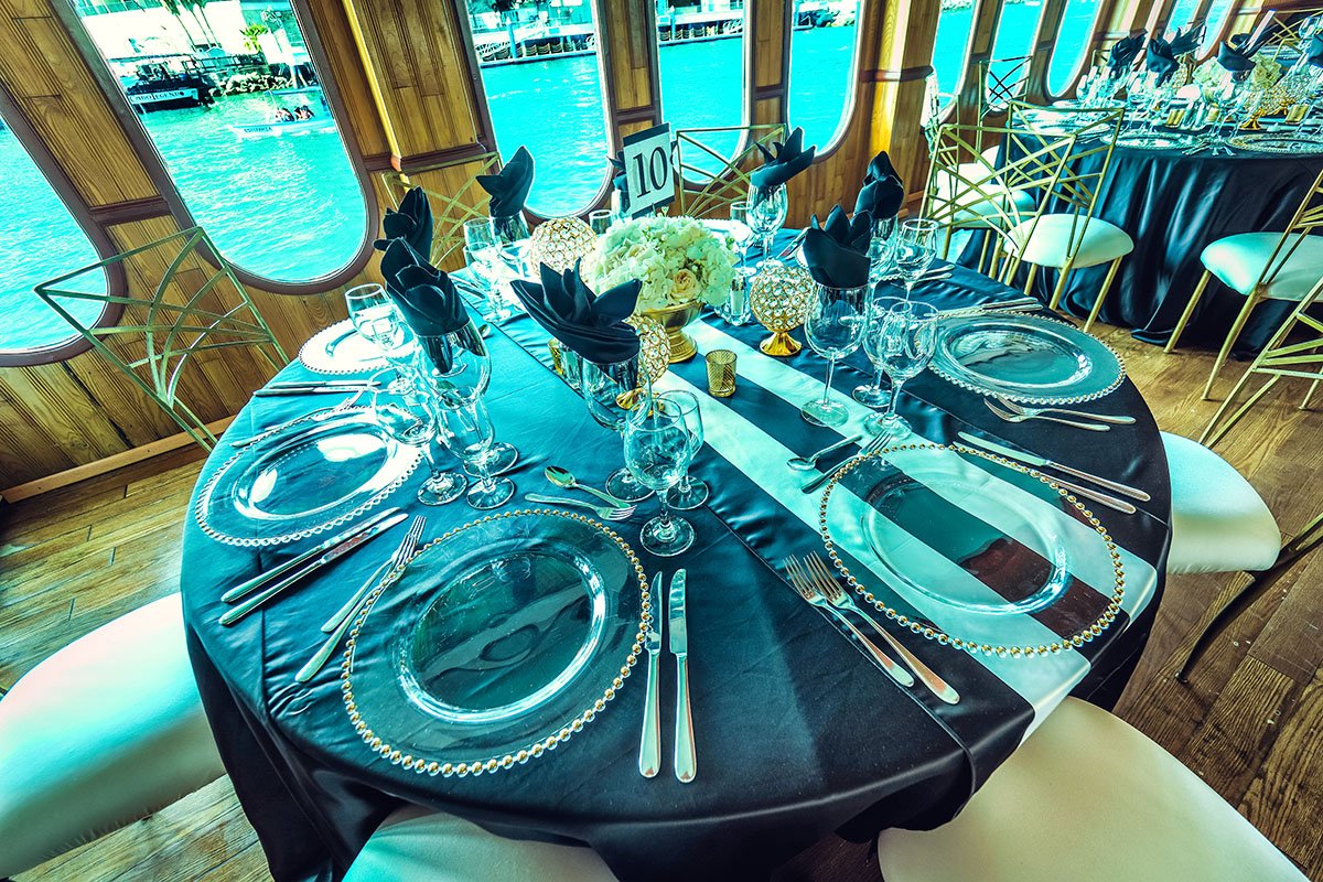 delcaboevents's tweet photo. #GlamourMonday #NauticalNavy satin #tablelinen for this #Caboevent on a boat! #CaboRey cruising! #DelCaboEventDesign https://t.co/J98QP6v571