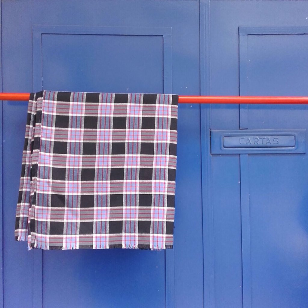 mantarrayaok's tweet image. Arrancamos una semana de frio ❄️❄️❄️❄️❄️❄️#poncho #manta #azul #escoces #urbano #street #azules #frio #invierno2016