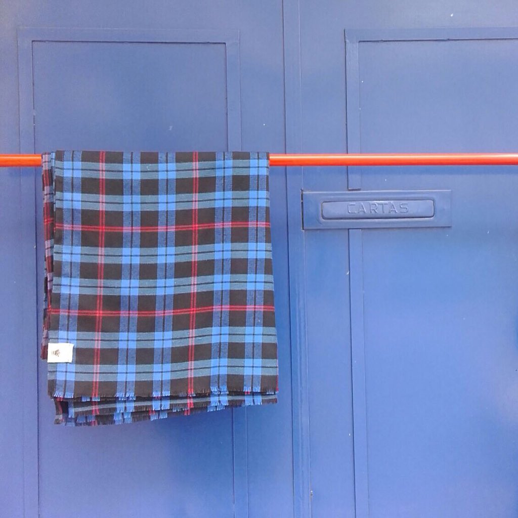 mantarrayaok's tweet image. Arrancamos una semana de frio ❄️❄️❄️❄️❄️❄️#poncho #manta #azul #escoces #urbano #street #azules #frio #invierno2016