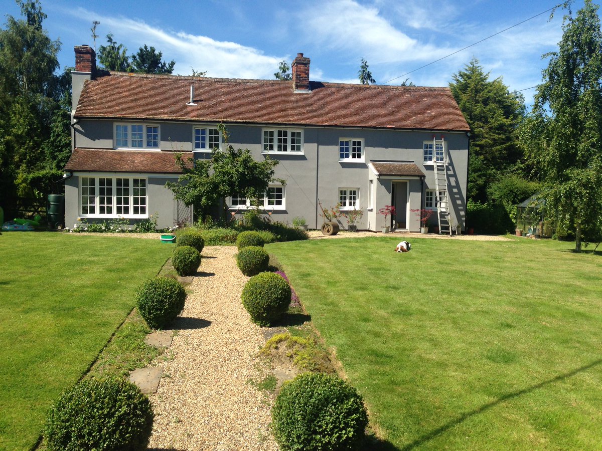 AskewsWindows's tweet image. Happy client today , internal &amp;amp; external window cleaning services available. Enquire today 01376 324356