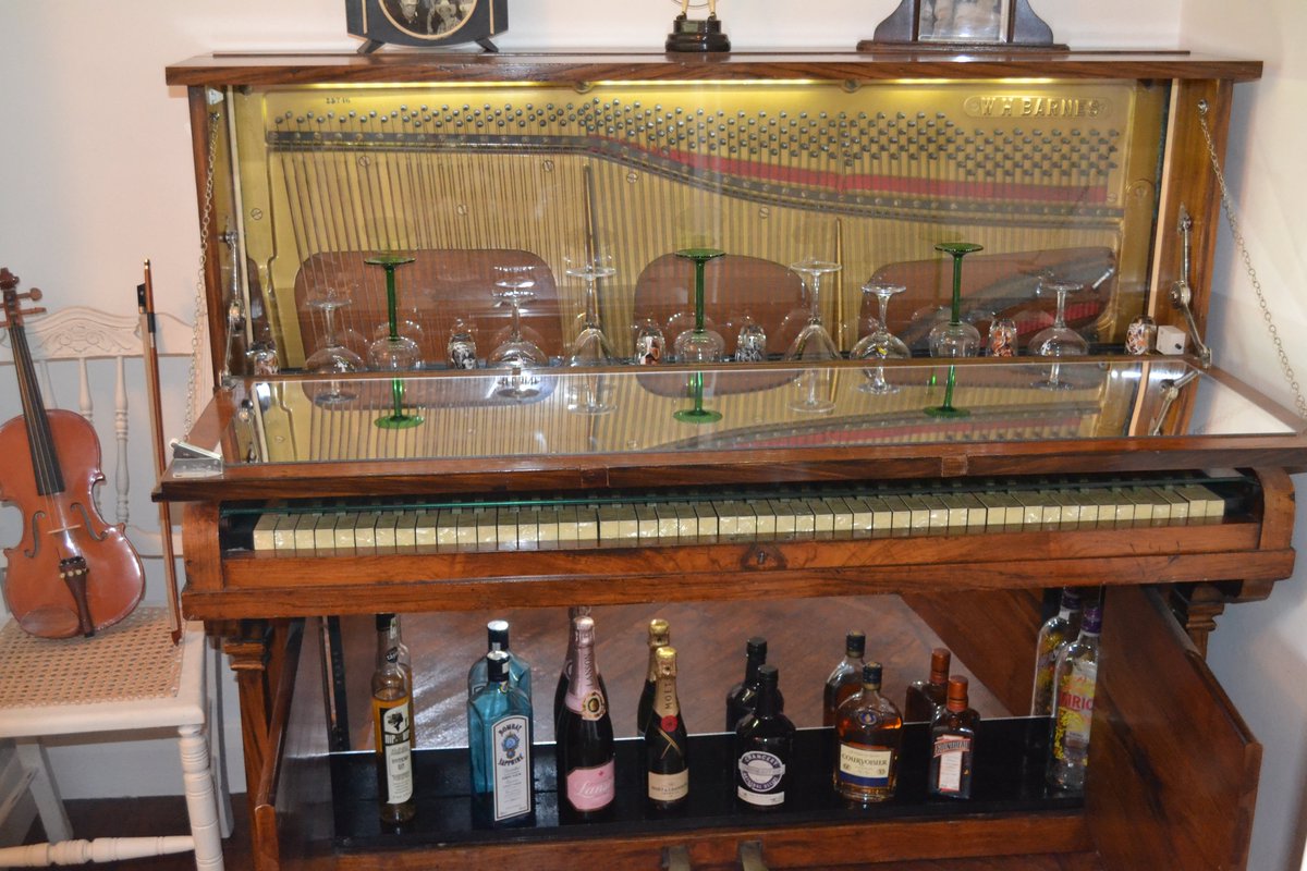 BlueBlossomLane's tweet image. I upcycled this piano, my favourite piece to date great with upcycled bottle lights  #InteriorUpdate