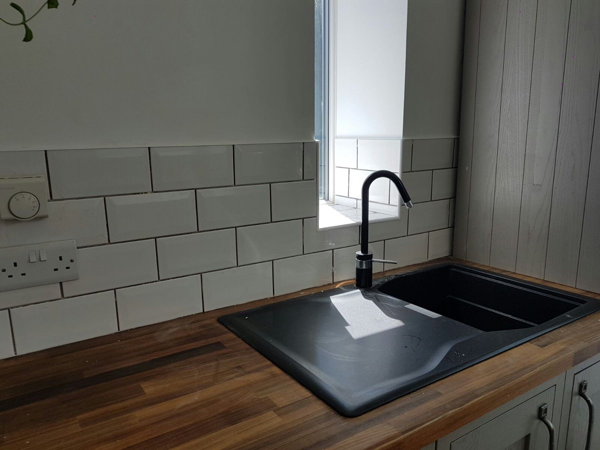 cm_tile's tweet image. Tiles in place just need to be grouted #tiles #cmtile #lookinggood