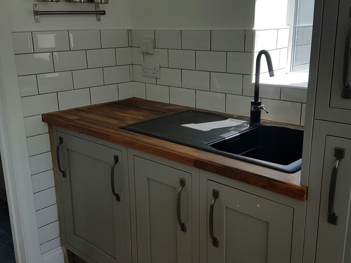 cm_tile's tweet image. Tiles in place just need to be grouted #tiles #cmtile #lookinggood