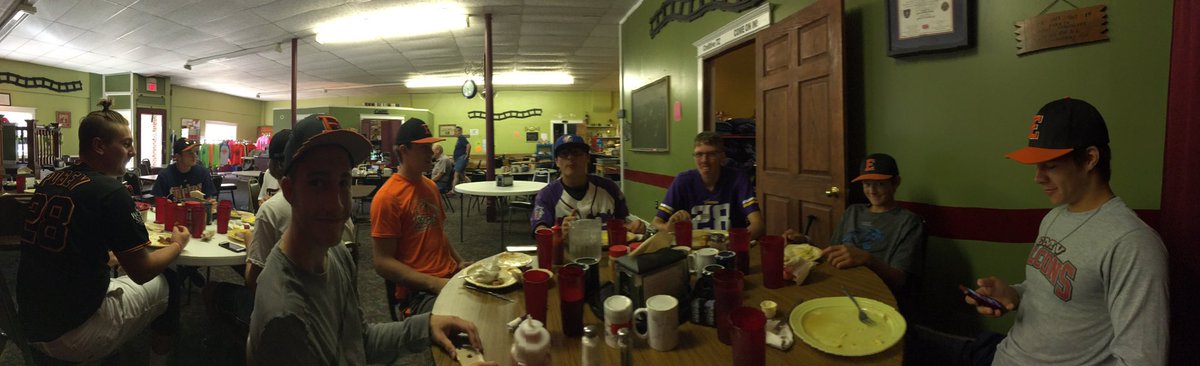 etownbaseball15's tweet photo. Team breakfast before pre game hitting! Thank you TraXside! https://t.co/J49bzE6xSZ