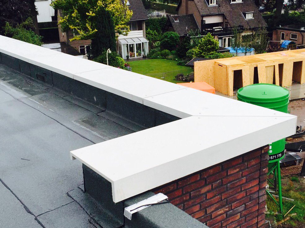 Gestart met het monteren van de #Ekosiet dakranden in Helvoirt in opdracht van Hendriks Bouw.