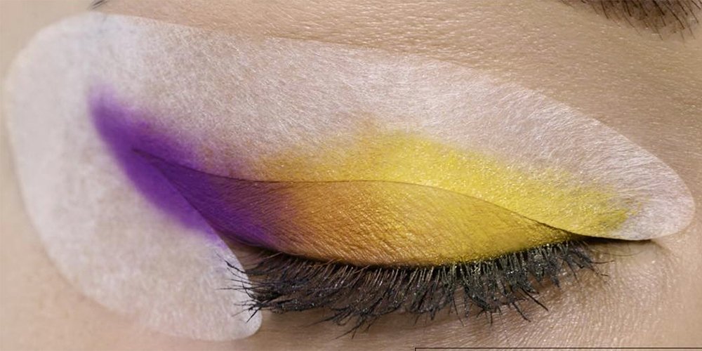 Cosmo_Style_'s tweet photo. These eyeliner stencils will legit change your life https://t.co/UeoC6HJyP6 https://t.co/bDUlxDPJRz