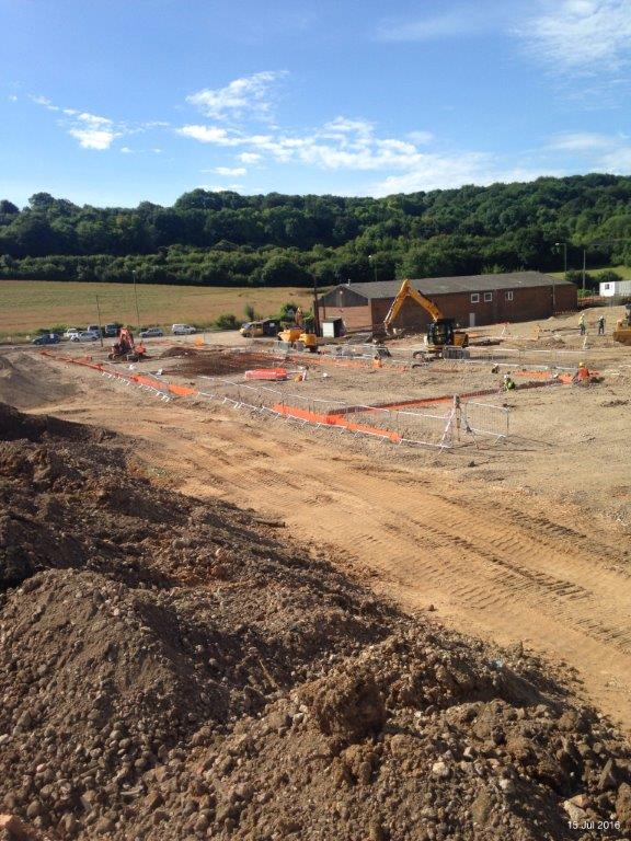 ParkwayMK's tweet photo. Week 11 at Bourne End, Hemel Hempstead! #haveringdemolition #hewlettandsons #jkingearthworks #pcconstruction https://t.co/eWxyRp9xAf