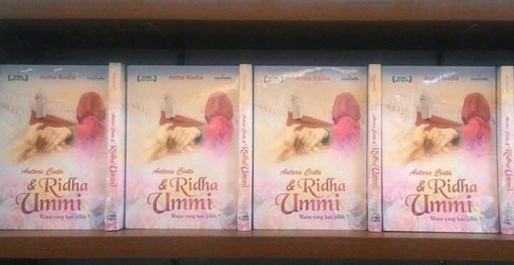 "Antara Cinta &amp; Ridha Ummi" by Asma Nadia
Kini telah tersedia di Gramedia Plaza Balikpapan, yuk beli buku nya 😊