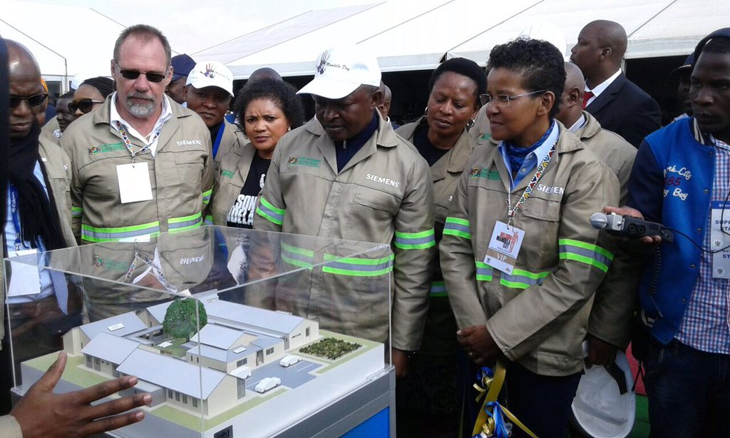 SiemensAfrica's tweet photo. A model of the retirement village unveiled by Premier Mabuza and @RNkuhlu. A proud public private partnership https://t.co/1qIv1ihEce