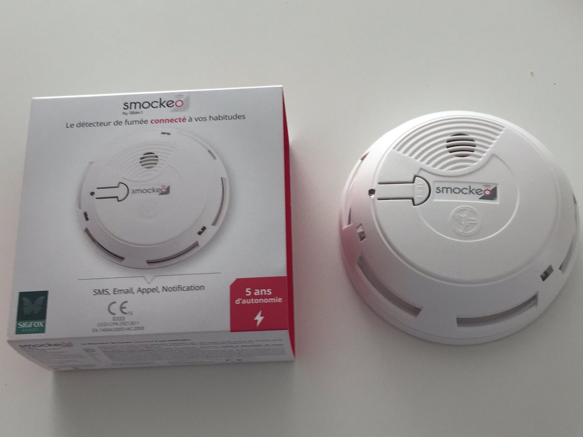 2R's tweet photo. Unboxing possibly 1st @sigfox enabled commercial product in Finland (excl. @officialbttn of course) by @Smockeo https://t.co/JQOuS85b6v