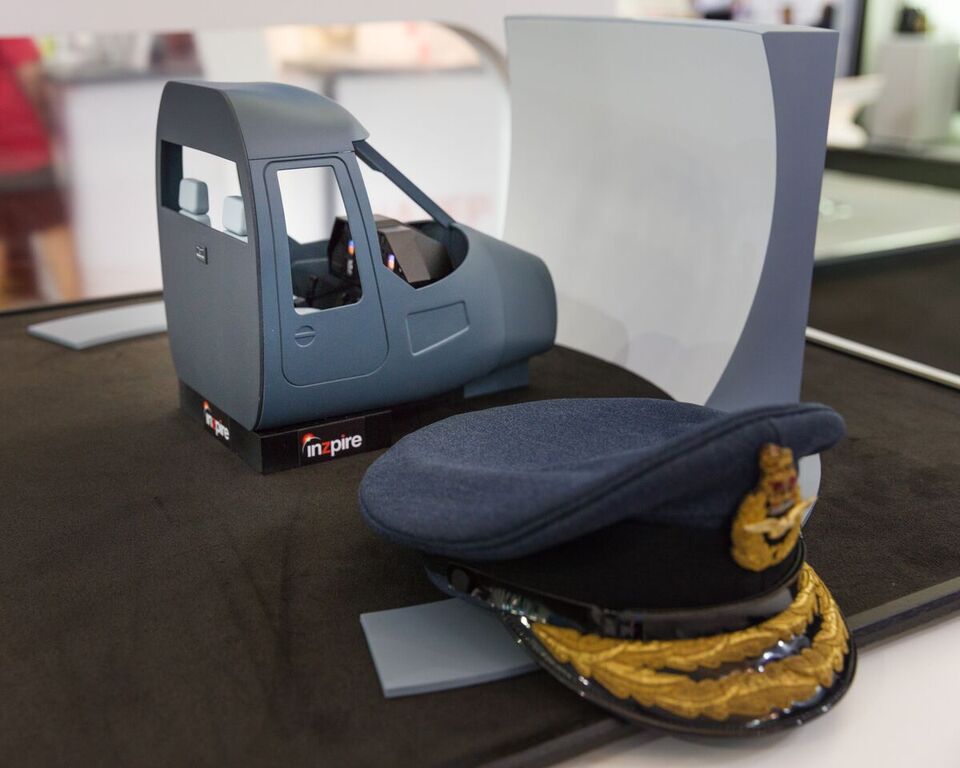 A beautiful model helicopter simulator for 
<a href="/BlackKiteTech/">Black Kite</a> shown 
<a href="/FIAFarnborough/">Farnborough Airshow</a> #3dprinting Cap for scale!