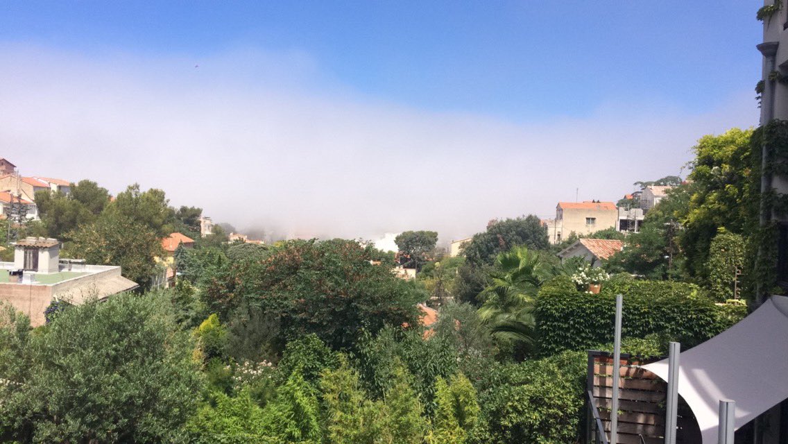 lelaouiska's tweet photo. @BdrMeteo la brume vu du Roucas Blanc https://t.co/CwoGJrkYLC