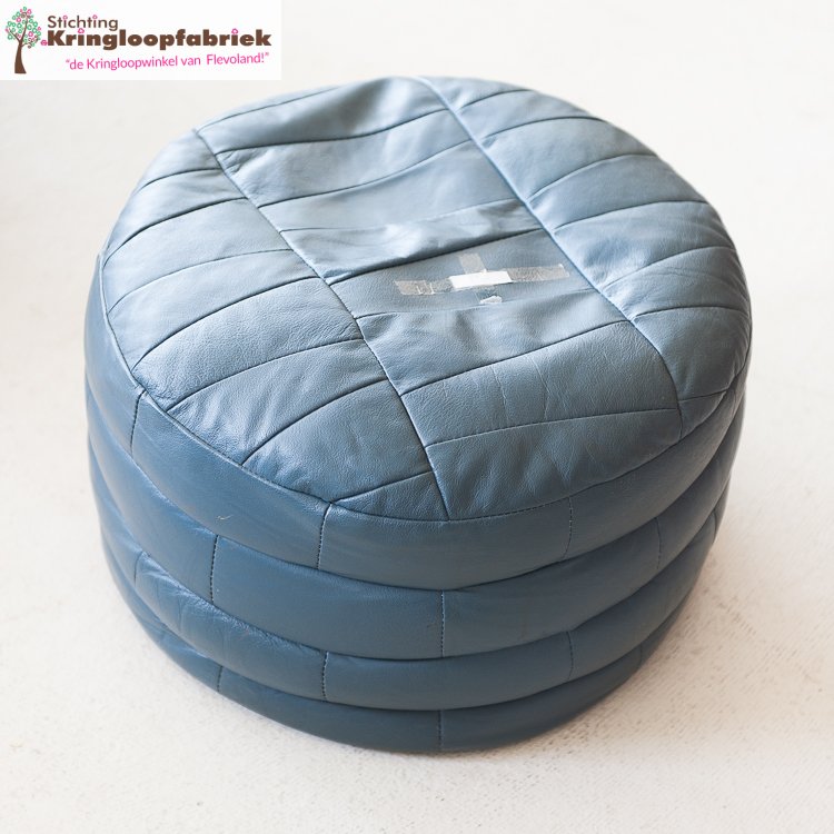 KringloopAlmere's tweet image. Verliefd op dit voetenbankje/poefje! tinyurl.com/h2hbrre #kringloopvondst #kringloop