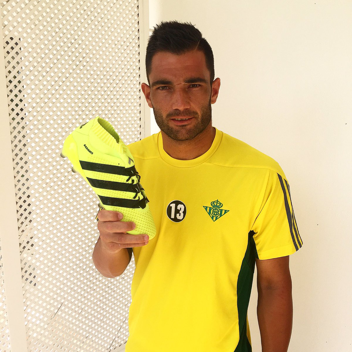 AntonioAdan13's tweet photo. Es hora de comenzar la nueva temporada. Y recuerda... #FirstNeverFollows #ACE16 @adidas_ES https://t.co/6F2Tpv0CZO