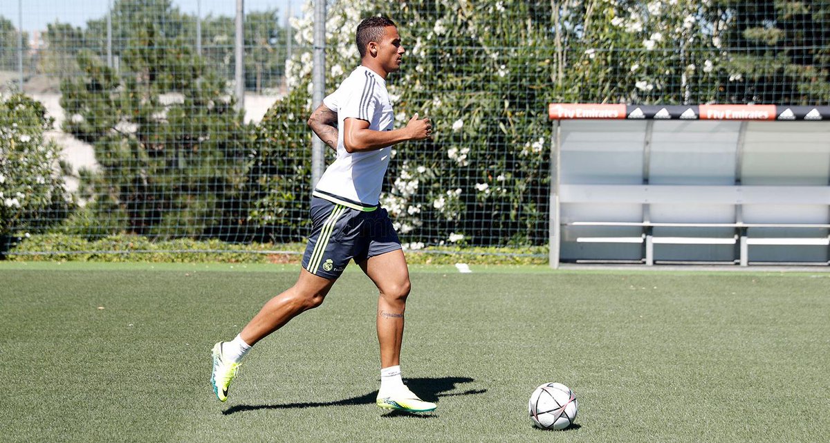 🇨🇦⚽😃 #RMTour

في خلال ساعة واحدة نبدأ أول تدريب لنا في مونتريال!

#ريال_مدريد #هلا_مدريد