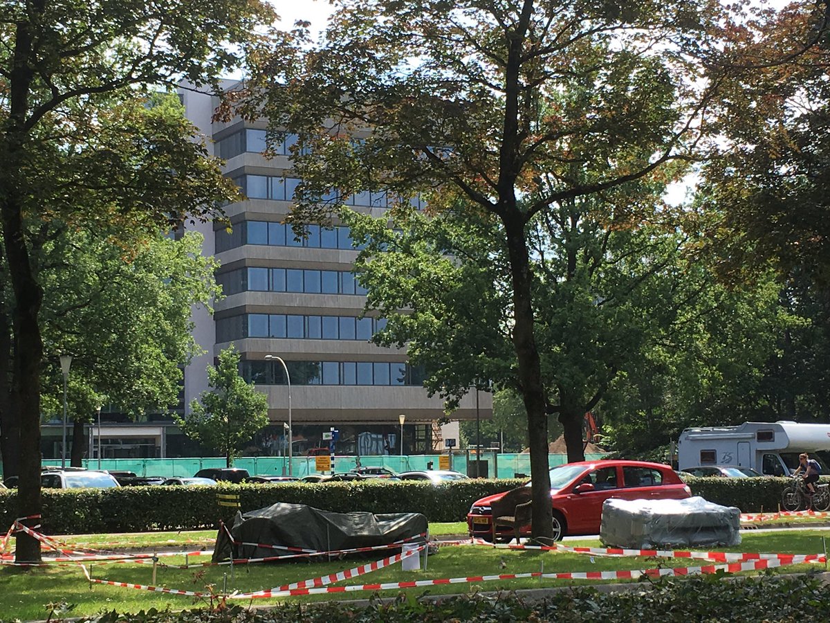 4daagse moet nog beginnen,maar stoelen voor intocht staan al klaar voor THK-gebouw