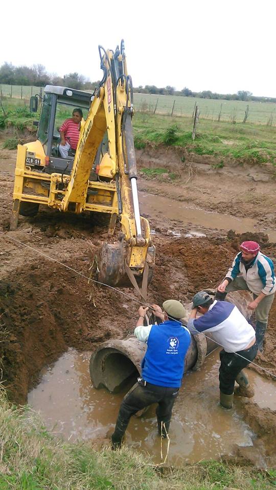 dpventrerios's tweet photo. #ZonalVictoria junto a #ZonalParana tareas de saneamieto, colocacion y tapada de tubos de alcantarilla #EntreRios https://t.co/9jjgmI5pbt