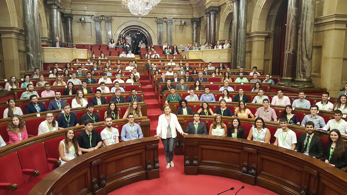 Donem la benviguda al #Parlament als nois i noies que aquesta setmana participaran al @spuni2016.