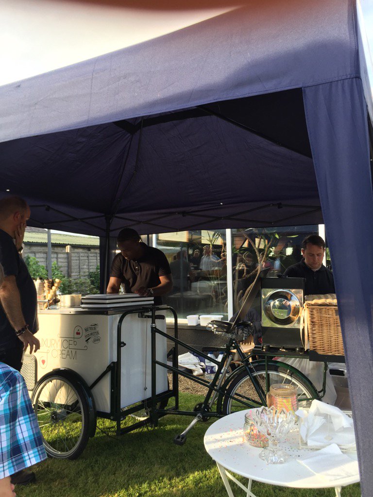 GMBespokeEvents's tweet image. Sunny day for this weekends wedding garden party and ice creams doing well thanks to @icecreamdubVW #wedfing #events