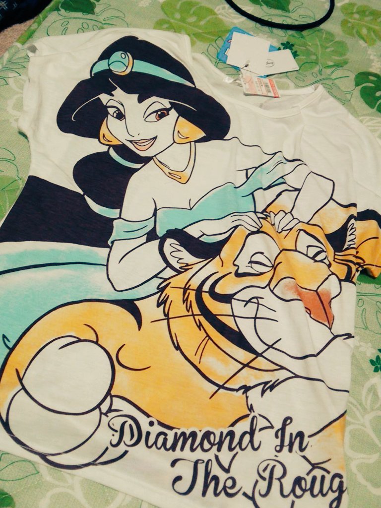 disney___m117's tweet photo. しまむらディズニーだらけだった！！
バナナ用にTシャツ買ってきた！✧*｡٩(ˊωˋ*)و✧*｡
裏も可愛いんだぜ https://t.co/FgImPZw0SV