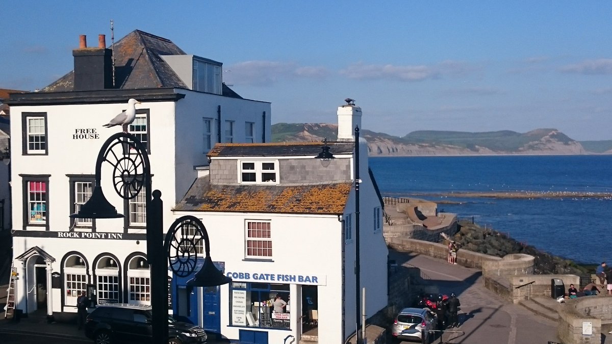DorsetGuideMap's tweet photo. Forget the city, head to the #Dorset coast for the heatwave! 
😎 ⛵ 🐬 🦀 🌅 👣 🇬🇧 ⚓
Free guide: https://t.co/NC9bC9bnWW https://t.co/xouv8LjUbo
