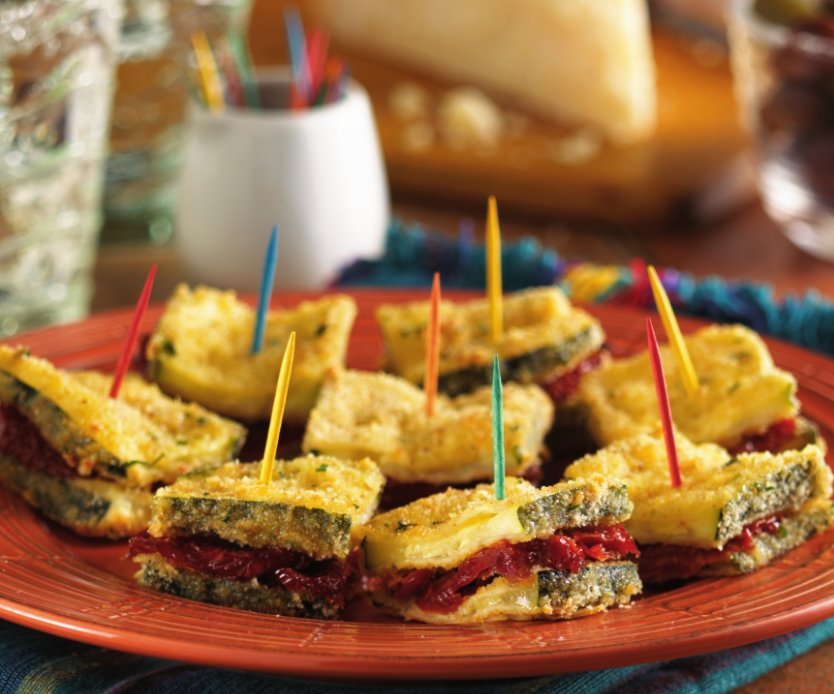 Delightful #sandwiches of Parmesan-coated #zucchini and sun-dried tomatoes! bit.ly/2a5mVFs