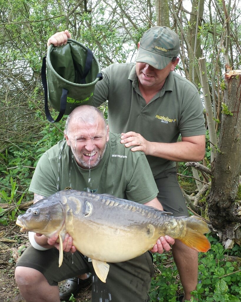carperdaz's tweet photo. With the temperatures being so high it's important to keep wet and cool and that goes for the carp as well https://t.co/0uEyJ7gLkO