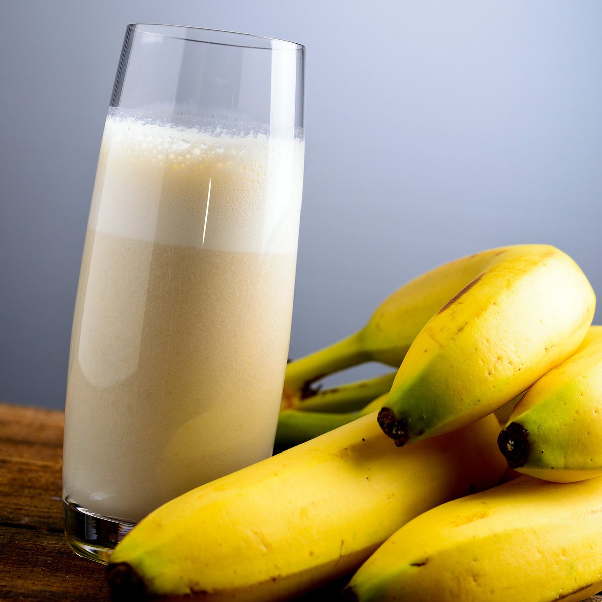 IAM_SHINeeKey's tweet photo. @LuckTaemin magne shinee pibesdey y. Harus nurut sama hyung2nya :v jan lupa traktir juga. nih gue kasih banana+milk https://t.co/0jbX4sCTdP